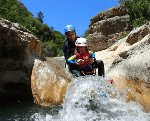 Diversión asegurada: Barranquismo familiar en Huesca. Descubre Alquézar y Buenaventura en la Sierra de Guara.