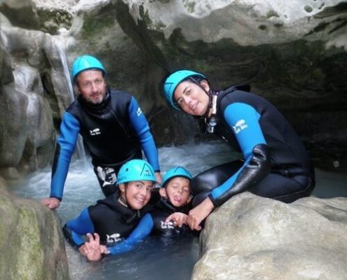 niños y diversion barranquismo