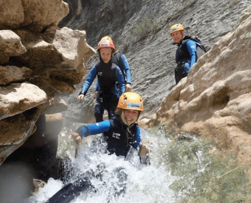 Barranquismo familiar en la Sierra de Guara: Aventura en Alquézar y Buenaventura, Huesca.