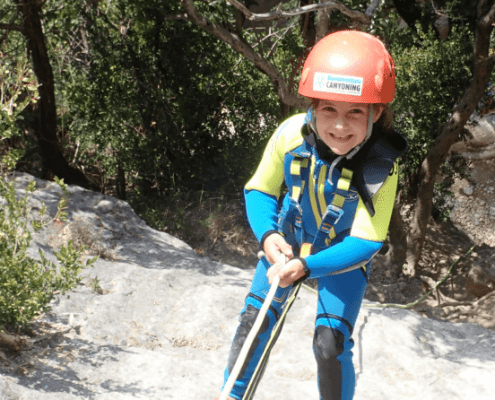 Aventura en familia: Barranquismo con niños en la Sierra de Guara, Huesca. Rápeles y saltos en Alquézar y Buenaventura.